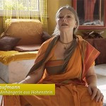 Entlang der Aar mit Mother Dina Sharana