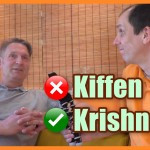 Kiffender Schüler von Guru befreit Kiffender Schüler von Guru befreit